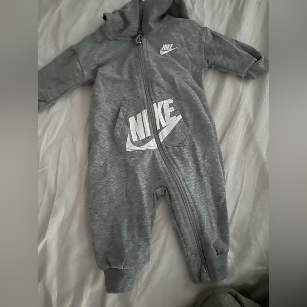 Worn 1 time infant 1 piece jogger